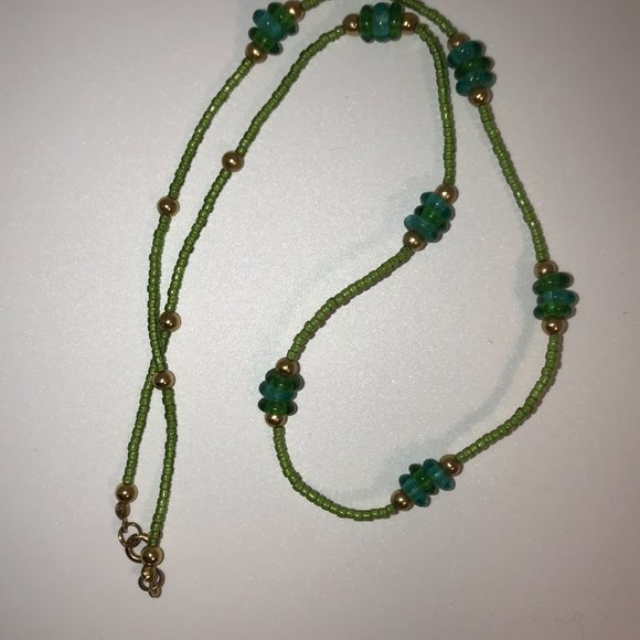 21 1/2" Green and Gold Seed Bead Necklace - Picture 4 of 6